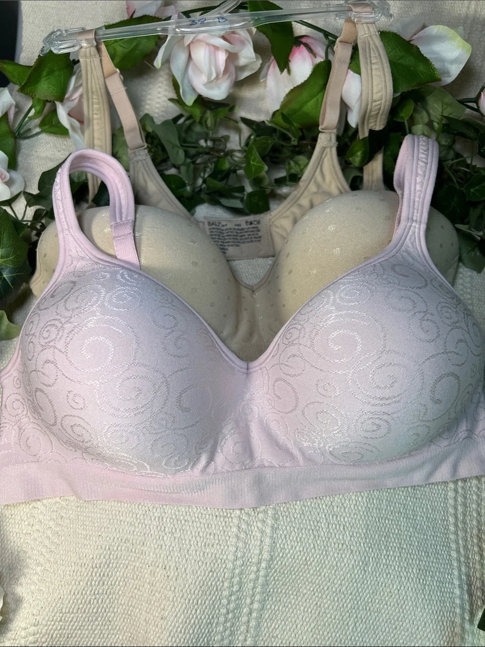 🪷NWT Bali Wireless Light Pink Bra. Get free beige (good used con) for purchase